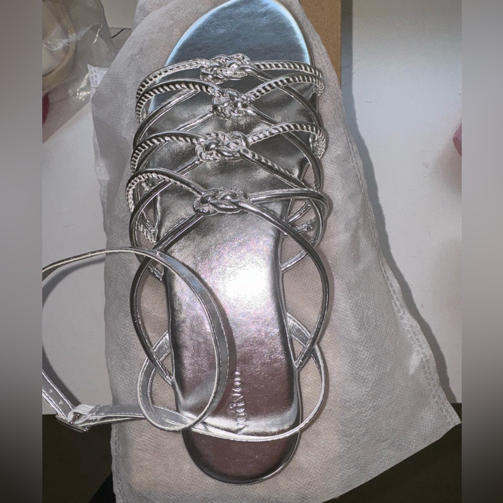 Women’s Silver Flat Strappy Bow Knot Sandals, Sz 7